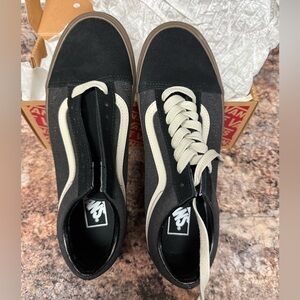 Vans Women’s Old Skool Black with Cream Stripe Low-Top Sneakers